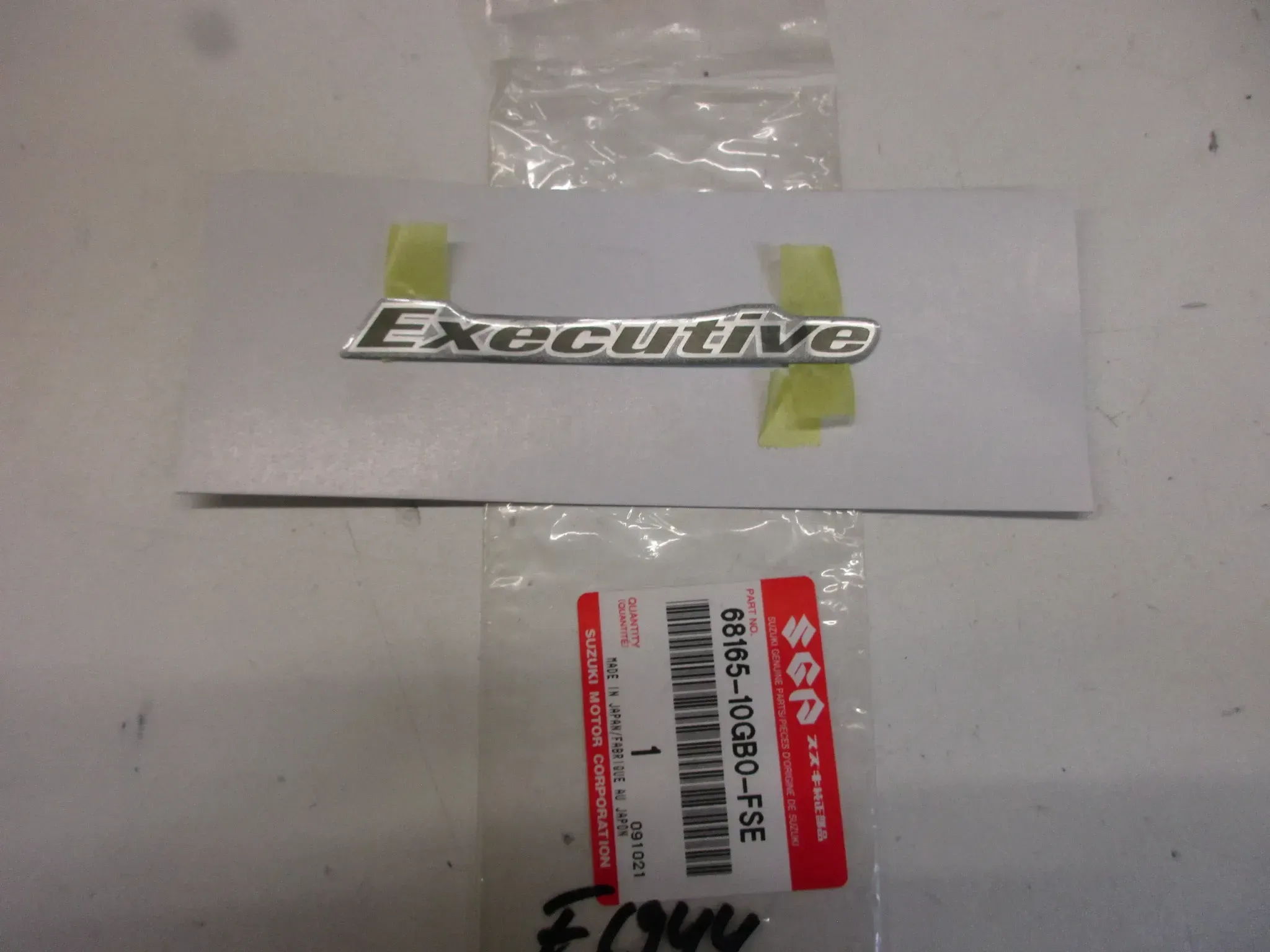 E1944. Suzuki AN 650 A Burgman Aufkleber Schriftzug 68165-10GB0-FSE Dekor Verkleidung Emblem Logo - Bild 1