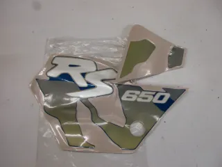 E1921. Suzuki DR 650 RS Aufkleber Dekor 68135-12D30-1BU Verkleidung Emblem Logo - Bild 3
