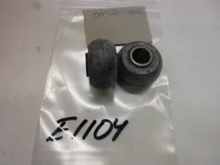 E1104. Suzuki CS 80 C Roadie Gummidämpfer Vibrationsdämpfer 09320-10032 Rahmen - Bild 1