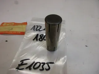 E1035. Suzuki GT 250 Bolzen Motor 12211-18001 Kurbelwelle Stift Pin Achse Welle - Bild 2