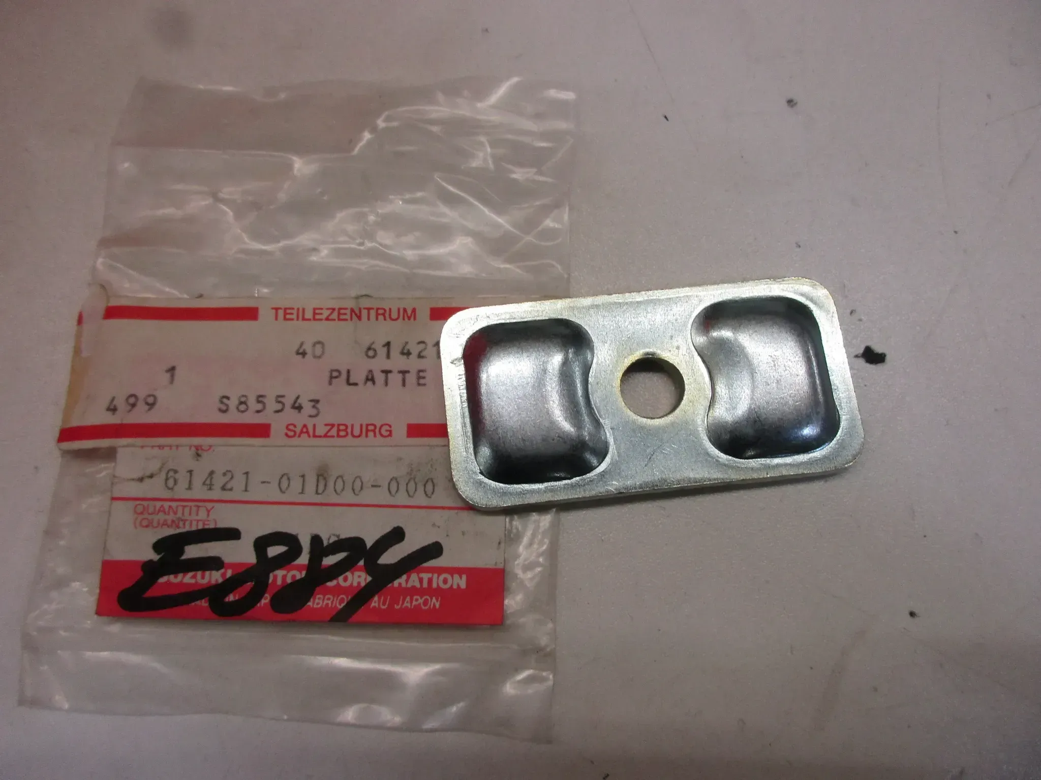 E884. Suzuki GS 500 F Platte Kettenspanner 61421-01D00 Justierung Adapter Kette - Bild 1