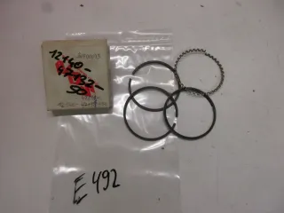 E492. Suzuki GS 500 77-83 Kolbenring Kolben 12140-47132-50 Übergröße 0,50 piston cylinder - Bild 1