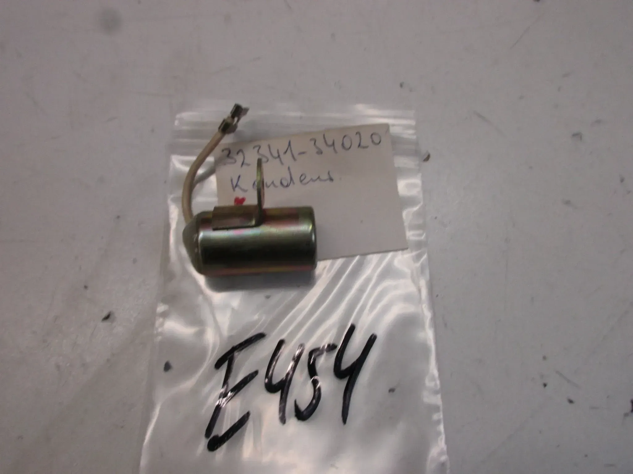 E454. Suzuki GT 550 Kondensator  Elektrik 32341-34020 links condenser - Bild 1