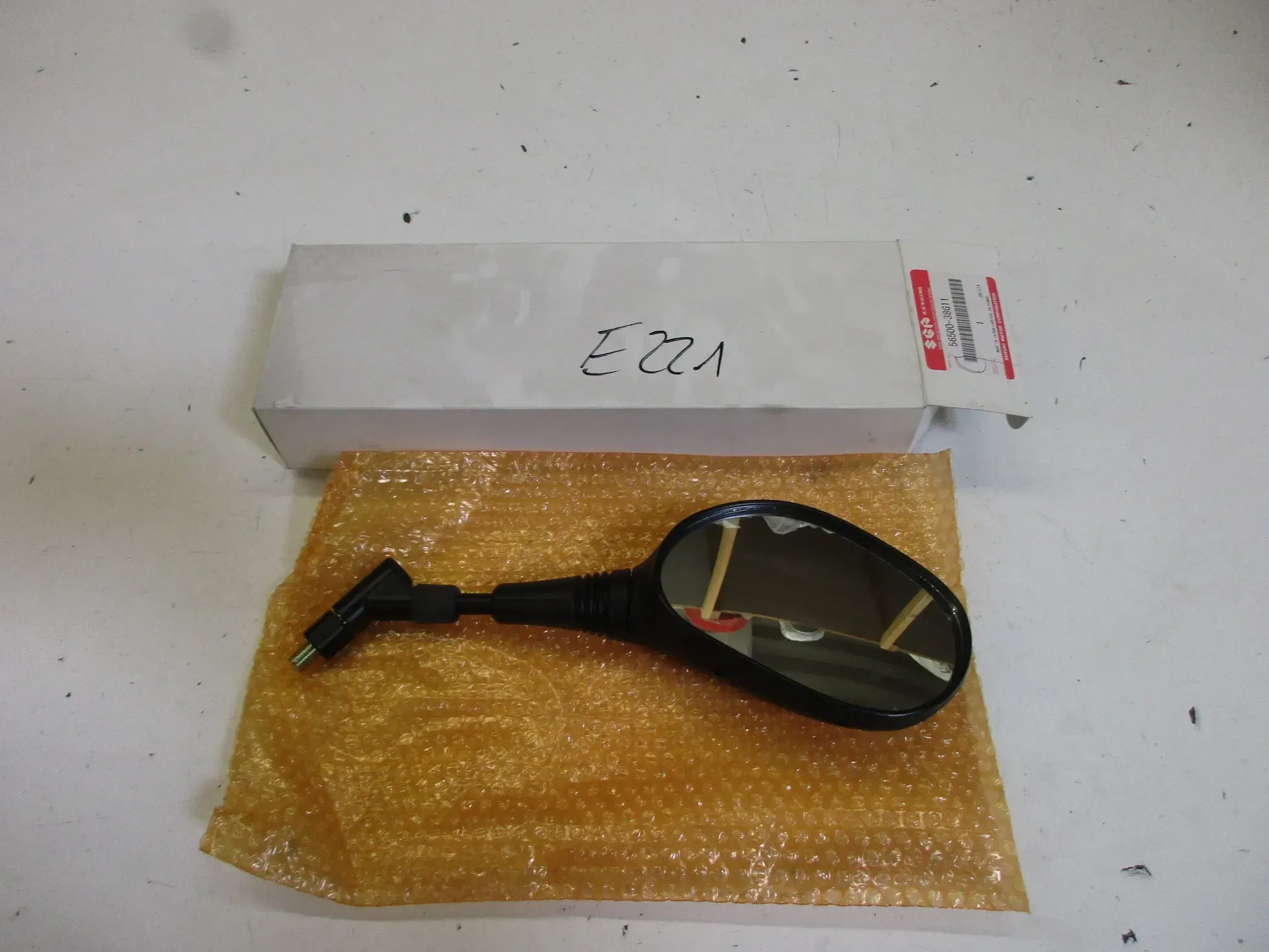 E221. Suzuki GSR 600 Spiegel rechts 56500-38G11 Seitenspiegel Rückspiegel - Bild 1