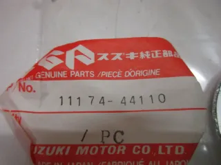 E805. Suzuki GS 450 L Ventildeckel Zylinderkopf 11174-44110 Motordeckel Deckel - Bild 4