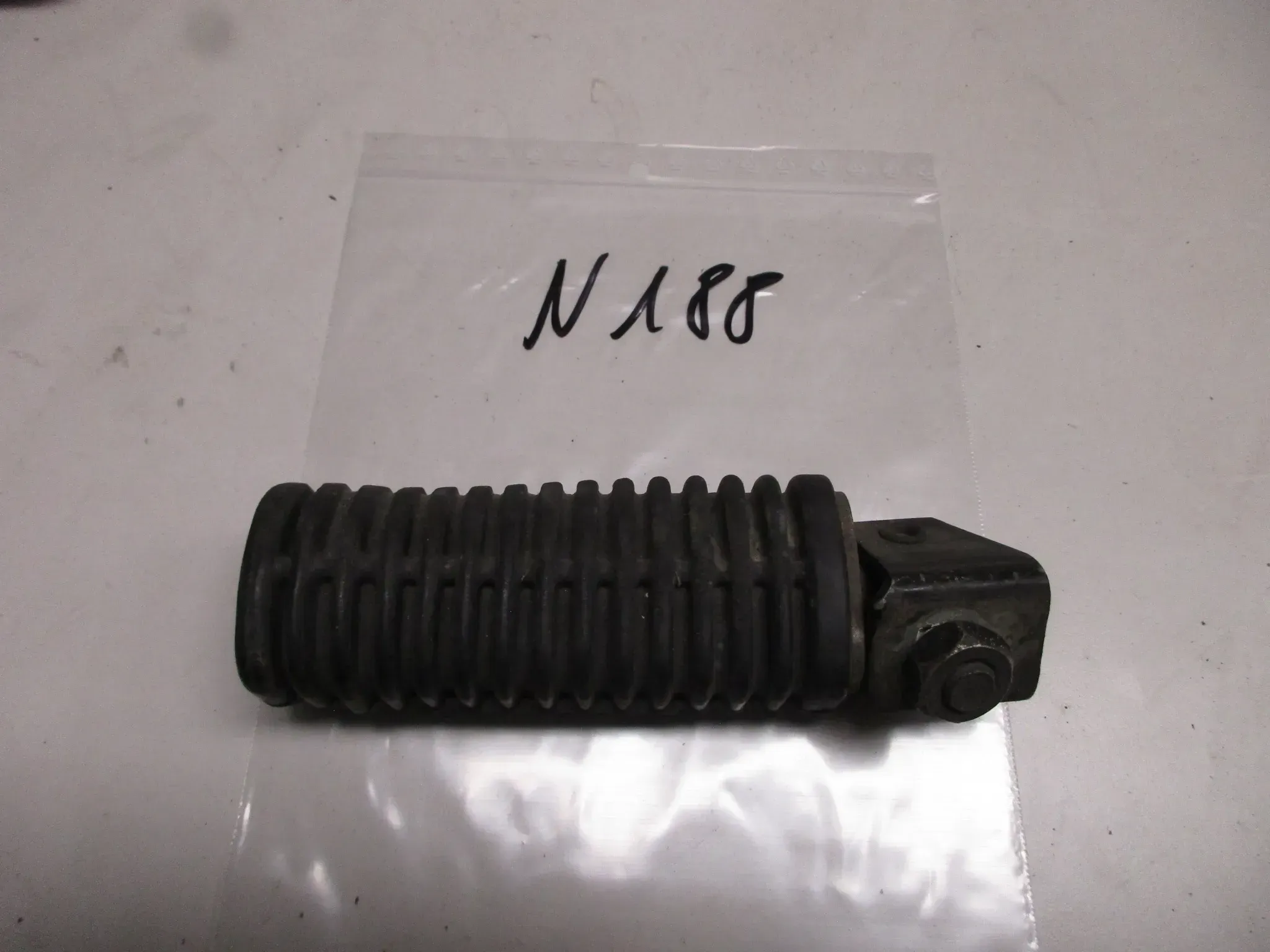 N188 BMW R80_100 GS Fußraste hinten Soziusraste Fussraste footrest - Bild 1
