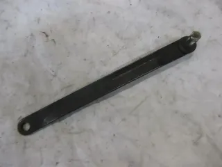 SUZUKI VS 750 INTRUDER VR51B STREBE ZUGSTREBE HALTER BREMSSATTEL BREMSZANGE - Bild 1