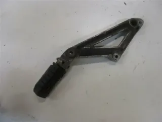 1. HONDA VF 750 S RC07 FUSSRASTENHALTER MIT FUßRASTE HINTEN RECHTS SOZIUSRASTE - Bild 3