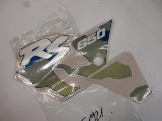 E1921. Suzuki DR 650 RS Aufkleber Dekor 68135-12D30-1BU Verkleidung Emblem Logo - Bild 2