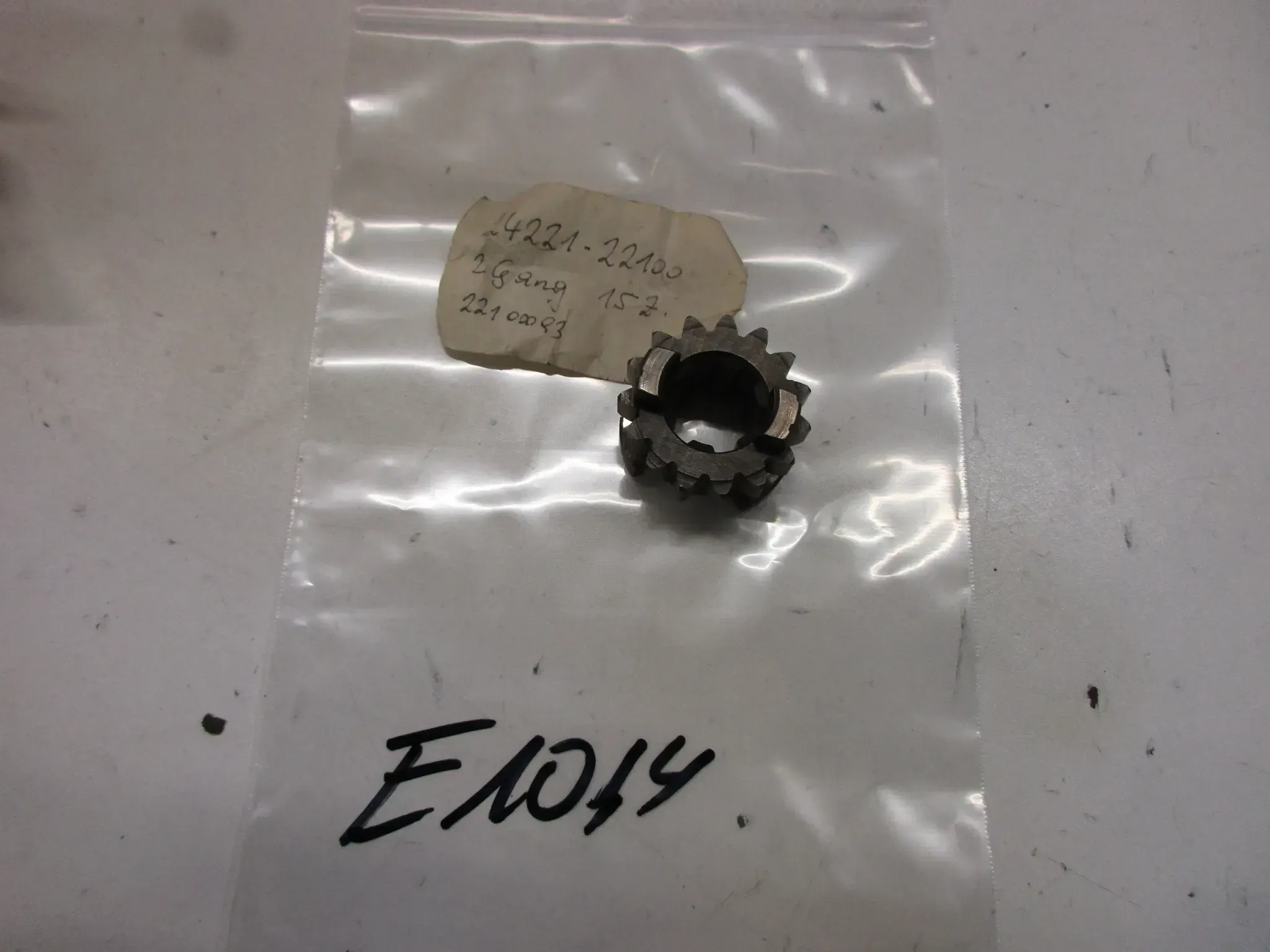 E1014. Suzuki RV 50 Getrieberitzel Getriebe 24221-22100 Motor 2.Gang 15 Z Zahnrad - Bild 1