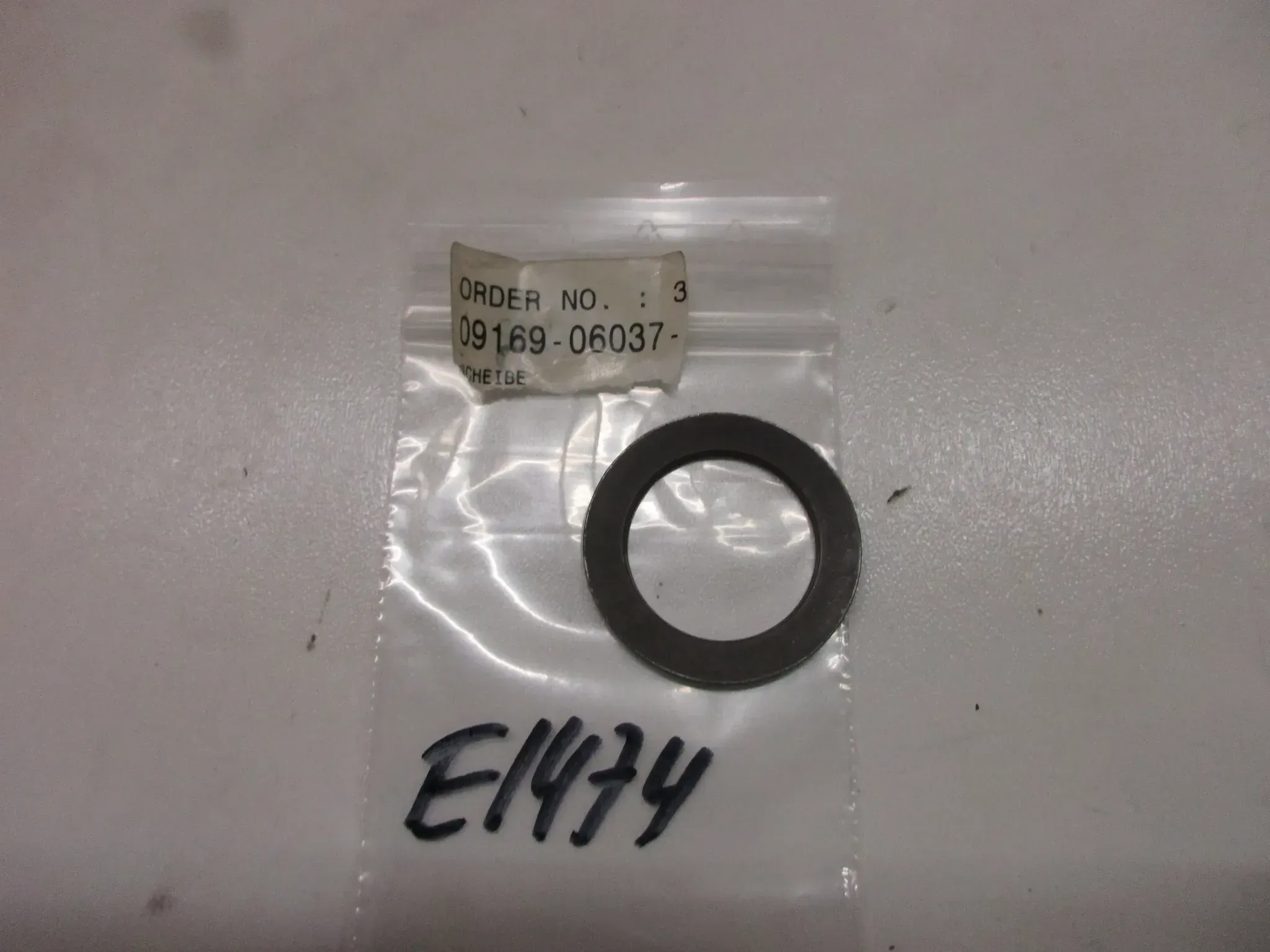 E1474 Suzuki GSX 600 F VX 800 Rahmen 09169-06037 Unterlegescheibe Fender Unterlagscheibe - Bild 1