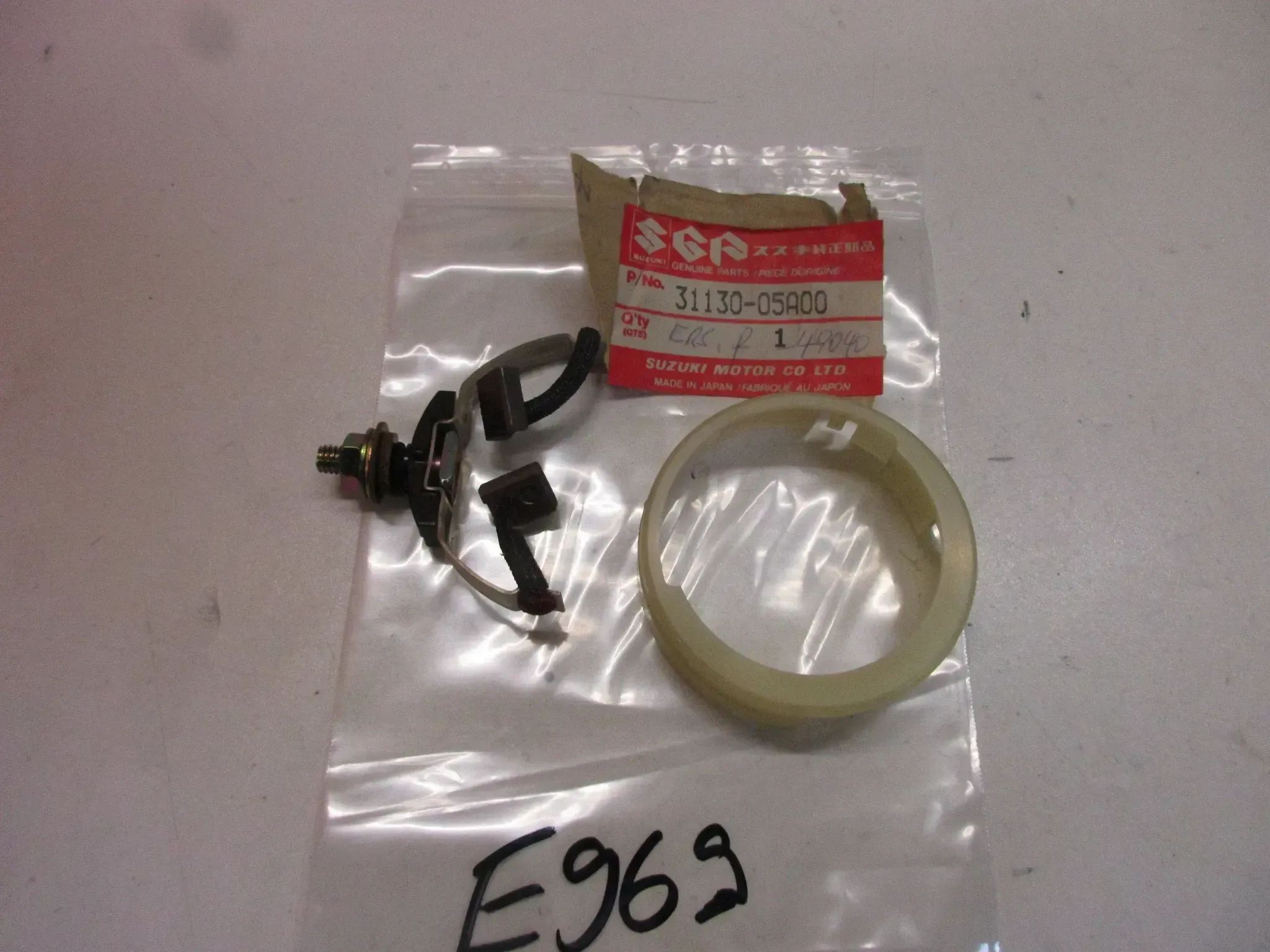 E969. Suzuki GS GSX Kohlenbüsten Anlasser 31130-05A00 Kohlen Motor brusher - Bild 1