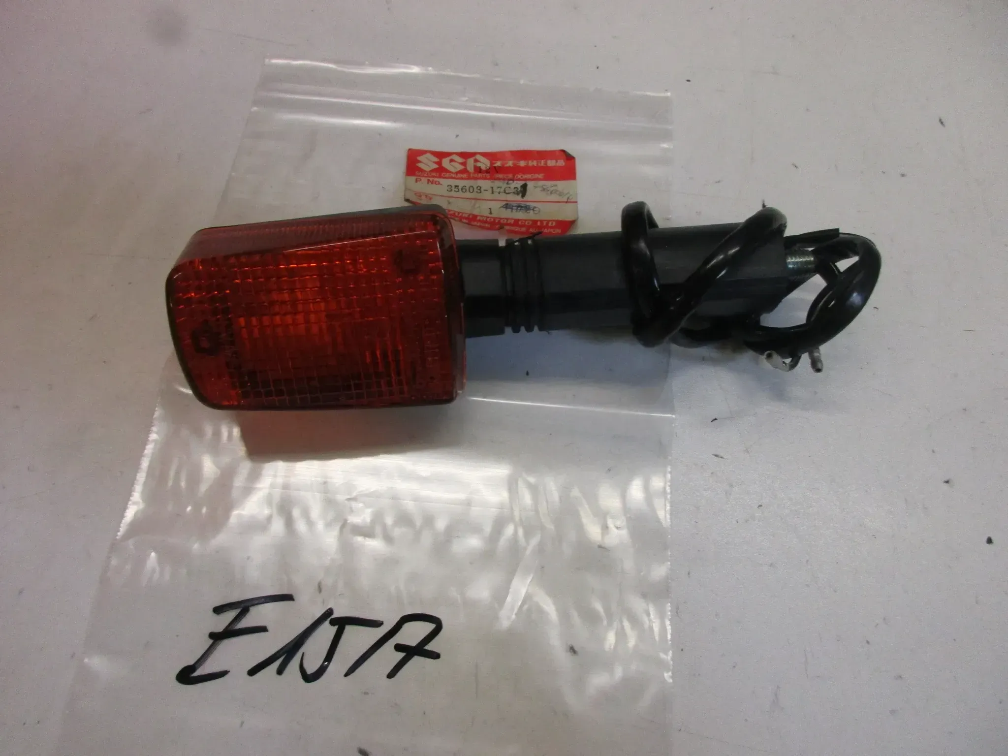 E1517. Suzuki GSX 750 F GR78A Blinker hinten rechts 35603-14D20 Original Blinkleuchte - Bild 1