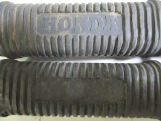 2. Honda FT 500 PC07 Flat Track Fußraste hinten links rechts mit Halter foot rest - Bild 4