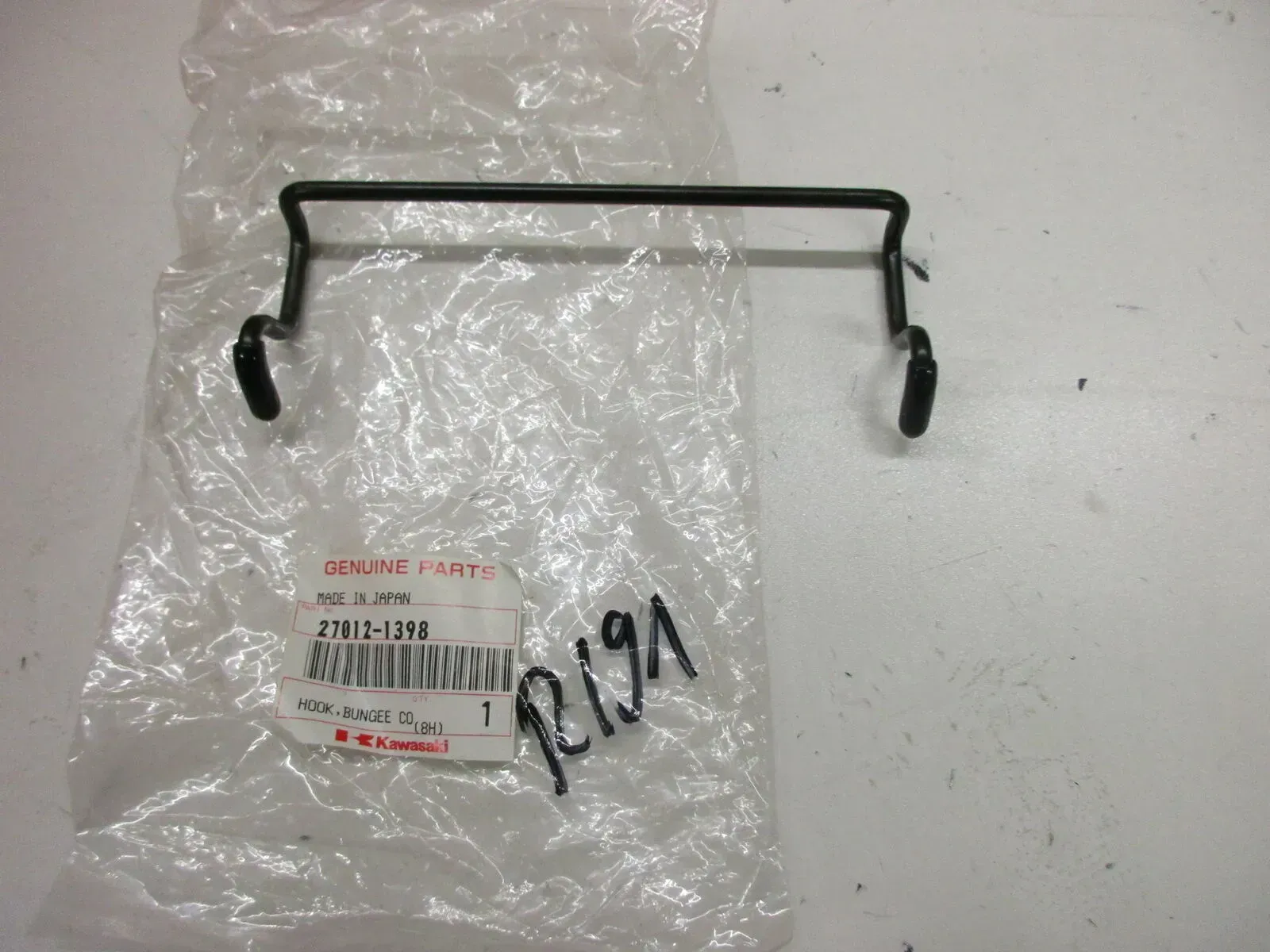R191. Kawasaki ZR 750 Zephyr Sitzbankhalter Verschluß Sitzverrieglung 27012-1398 - Bild 1