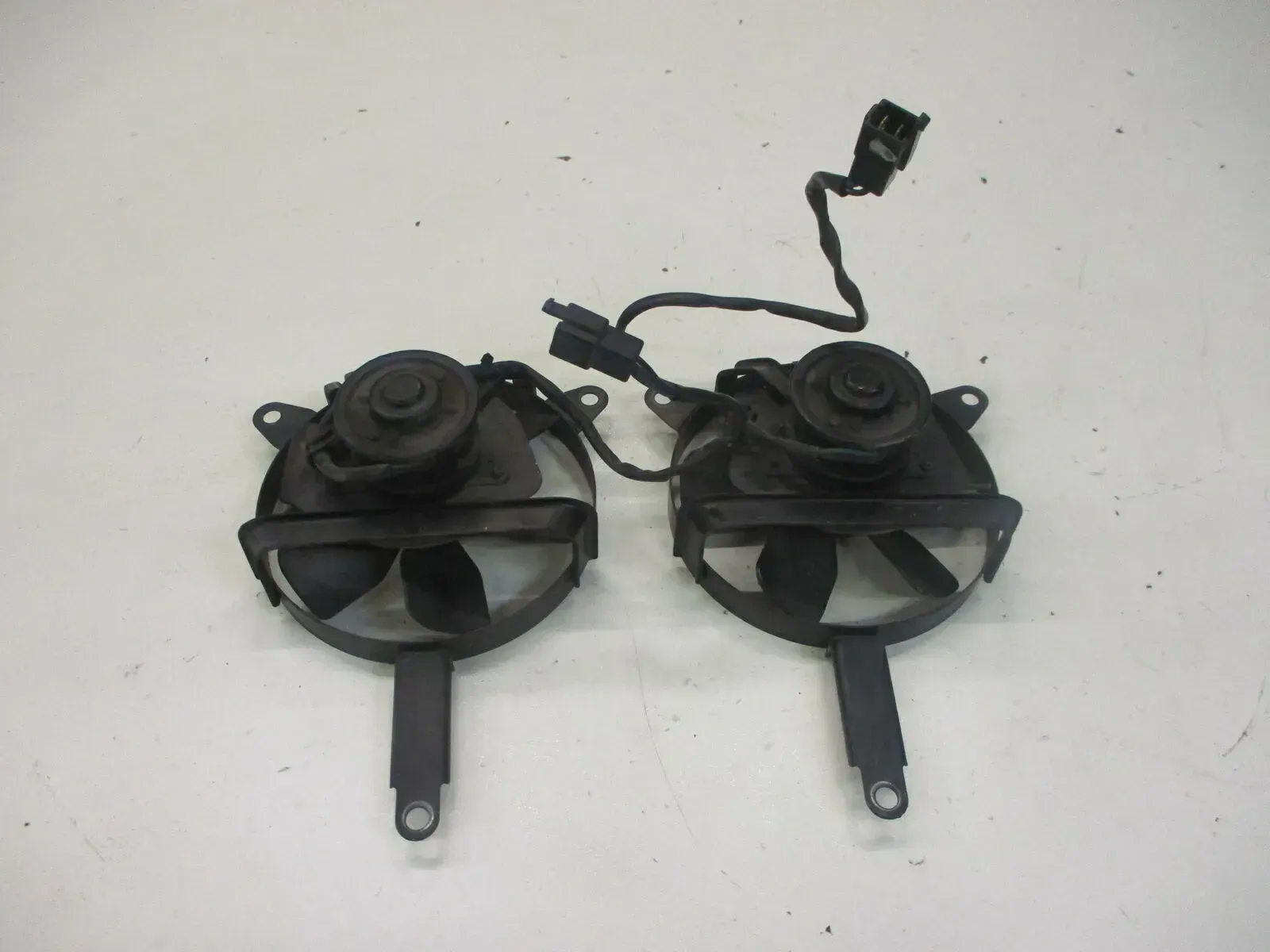 1. Yamaha YZF 750 R 4HN SP Kühlerventilator links rechts Kühler Gebläse Lüfterra - Bild 1