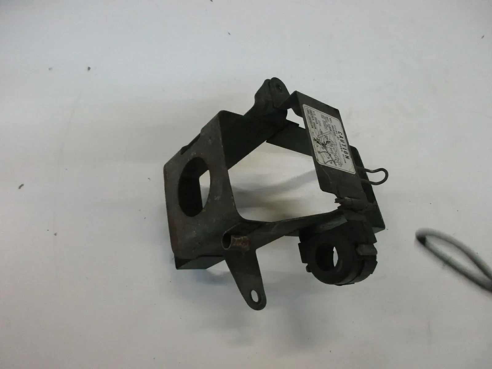 O2. Honda CB 400 N_T Batteriefach Batteriekasten Batteriehalter Rahmen Halter - Bild 1