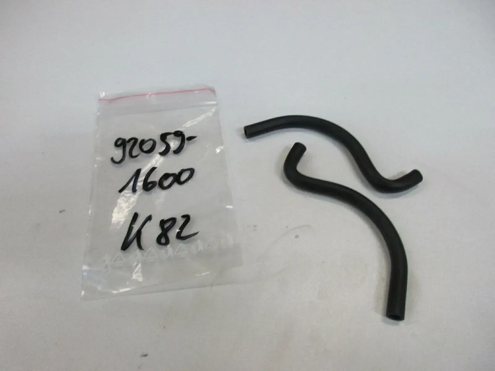 K82 Kawasaki GPZ 600 R ZX600 Schlauch Leitung Luftfilterkasten Airbox 92059-1600 - Bild 1