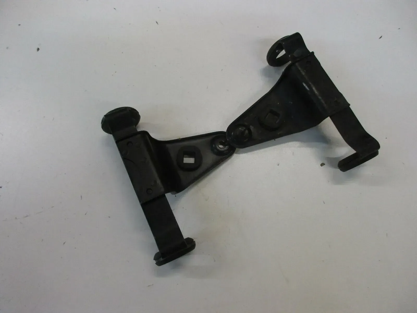 O2. Suzuki GS 550 M KATANA Scheinwerferhalter rechts links Lampenhalter Halter - Bild 1