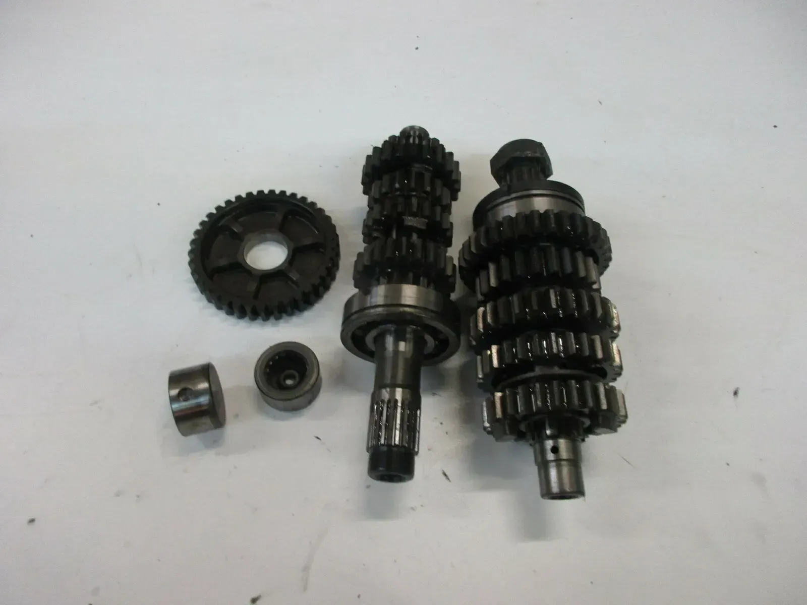 O2. Suzuki GSX 600 F GN72B Getriebe Getriebwelle Getriebesatz Motor Antrieb - Bild 1
