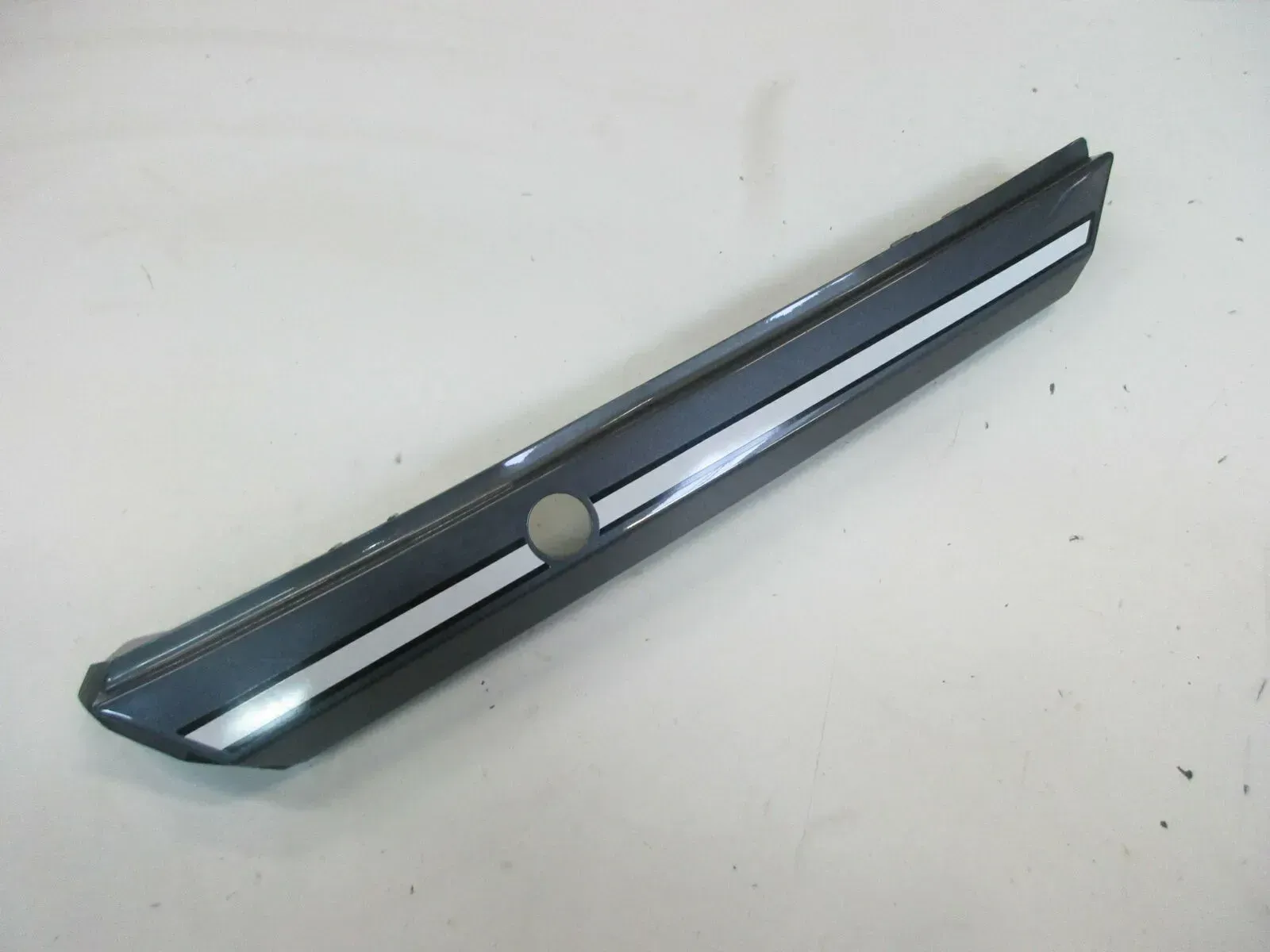 Yamaha XZ 550 11U Verkleidung links Heck Leiste Blende Abdeckung NEU Original - Bild 1
