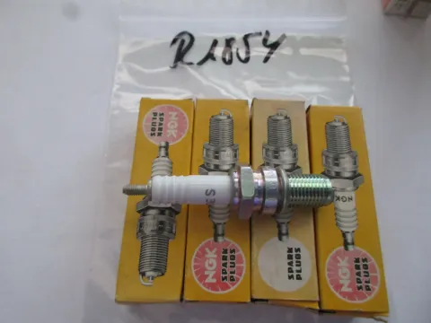 Background image for R1854 NGK D10ES Moto Guzzi 1000 Zündkerzen Ø 12 mm Motor