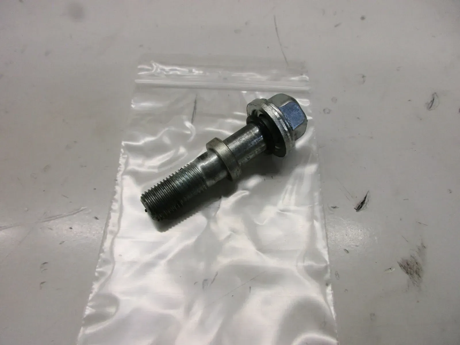 Kawasaki ER-6 F ABS EX650E Schraube M12 mm Bolzen Motor Rahmen Spezialschraube - Bild 1