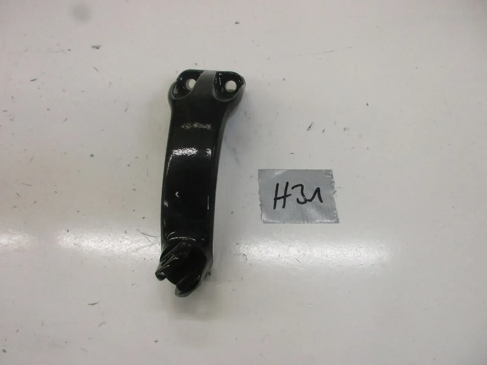 Fußrastenhalter vorne links 42972-04 Fußraste H31. Harley Davidson XL 883 L - Bild 1