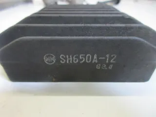 Kawasaki ZR-7 S ZR750F Spannungsregler Gleichrichter Laderegler SH650-12A - Bild 3