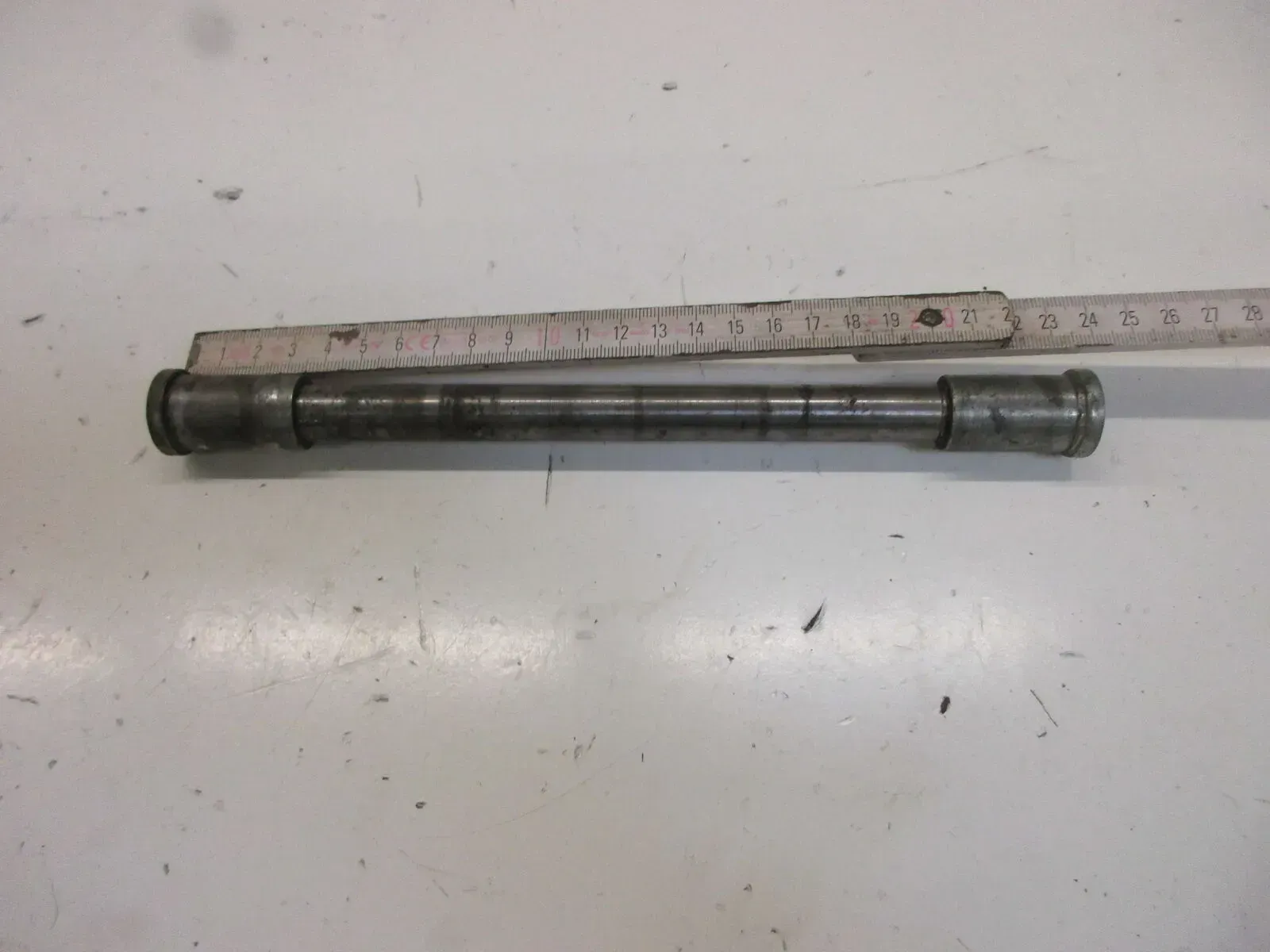 1. Kawasaki GPX 750 R ZX 750 F Steckachse vorne 15 mm Achse Vorderrad Felge - Bild 1
