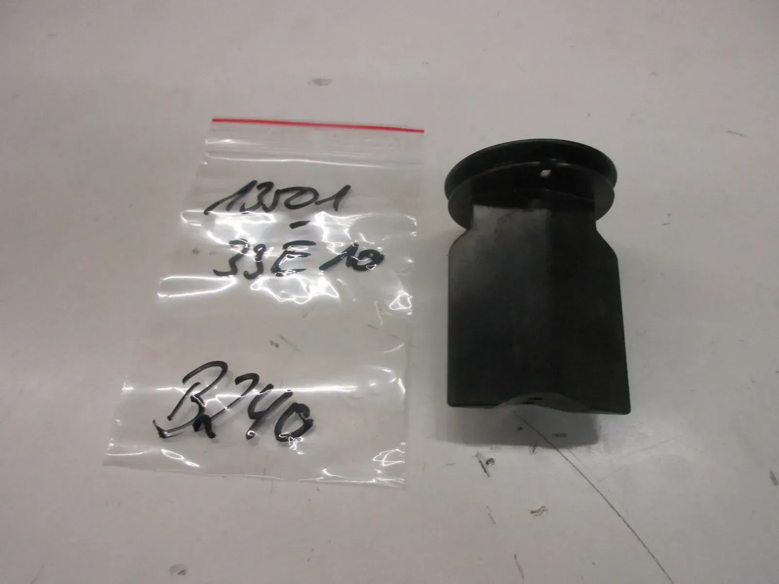 B240. Suzuki GSX-R 750 Gasschieber Membrane Diaphragm 13501-33E10 - Bild 1