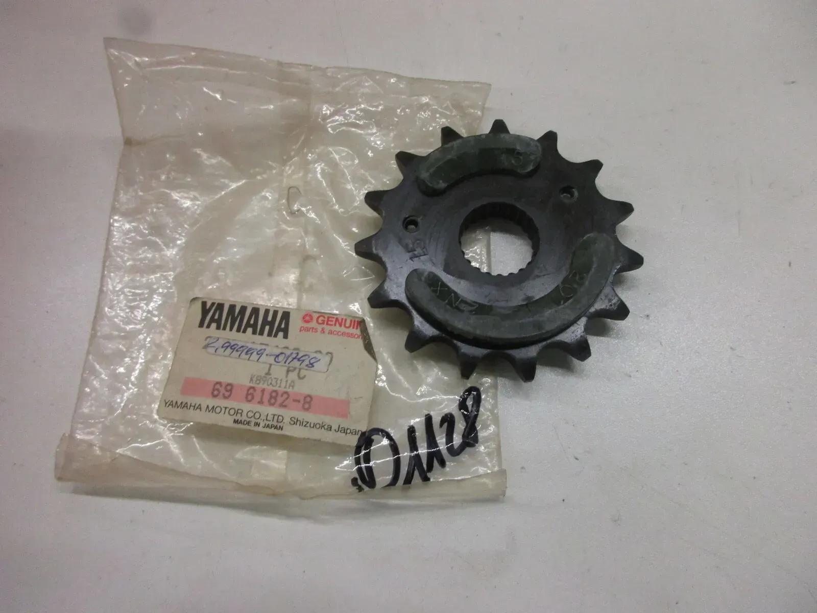 Antriebskettenrad 99999-01798 D1128. Yamaha XT 500_600 Ritzel 15T Zahnrad - Bild 1