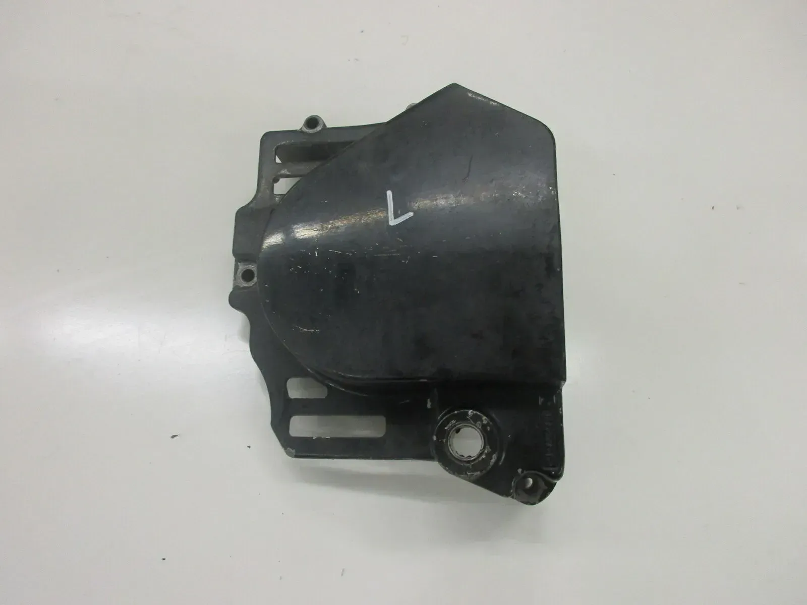 10. Kawasaki GPZ 600 R ZX600A Ritzelabdeckung Motordeckel Kettenschutz Motor - Bild 1