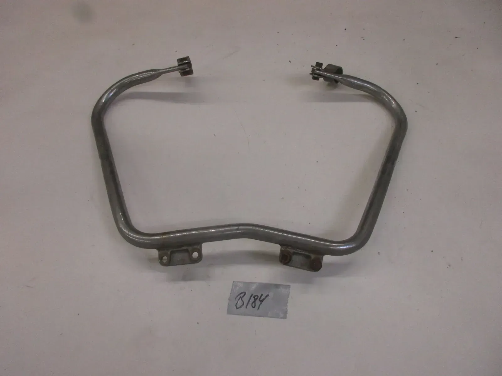 B184 BMW Motorschutz Sturzbügel Schutzbügel 245196 Zylinderkopf Rahmen Halter - Bild 1