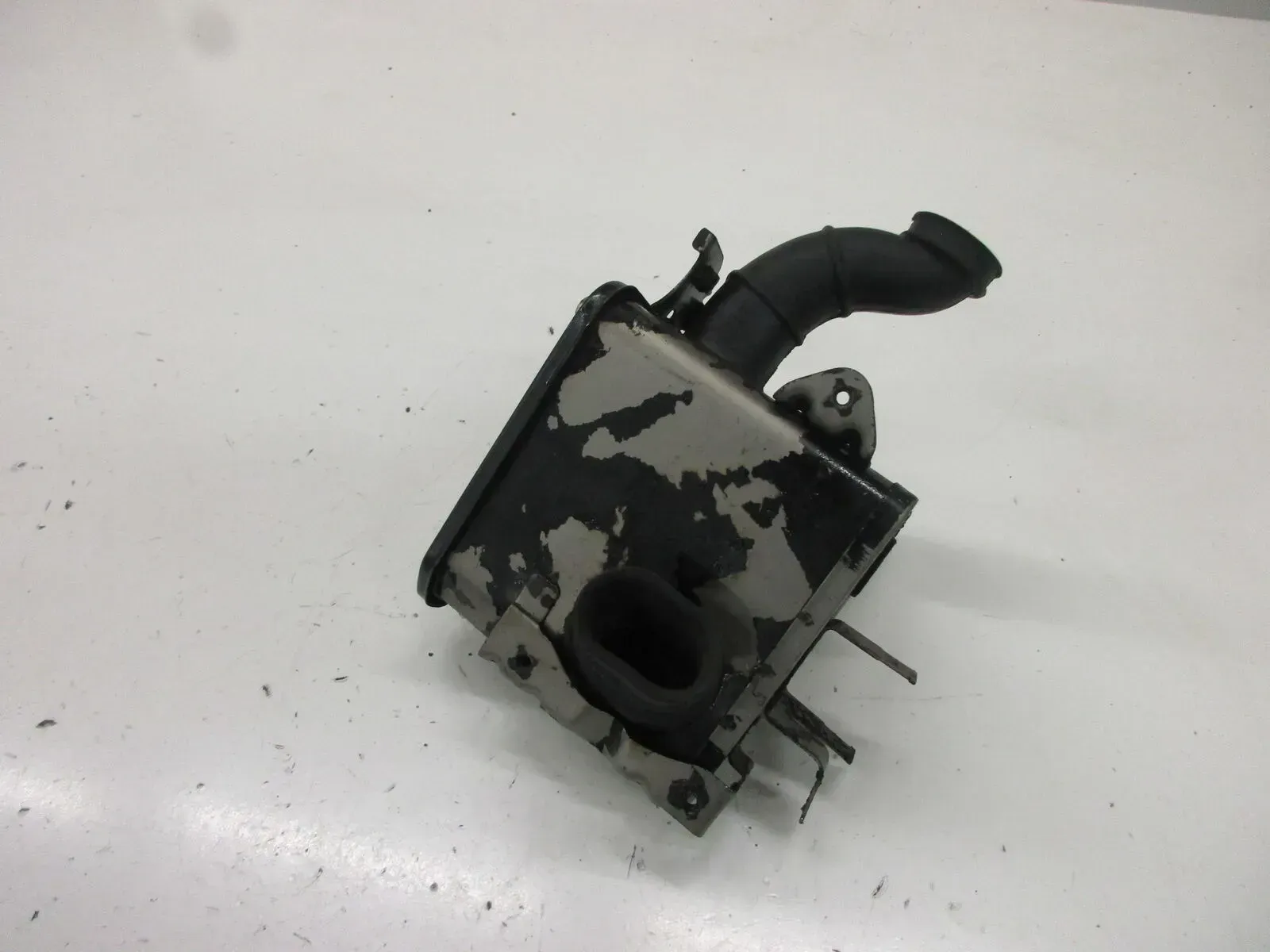 2. Suzuki GSX 550 ES_EF GN 71 D Luftfilterkasten (2) Luftfilter Gehäuse airbox - Bild 1