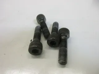 B5. Suzuki GS 1100 G Schraube Kettenrad Antrieb M8 x 20 mm 07110-08305 - Bild 2