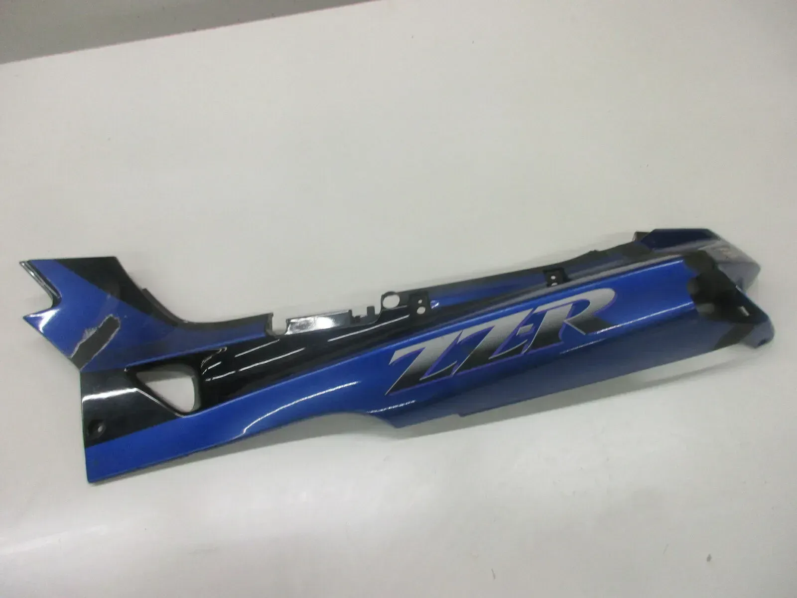 2. Kawasaki ZZR 600 ZX600D Verkleidung links Seitenverkleidung Sitzbank Seite - Bild 1