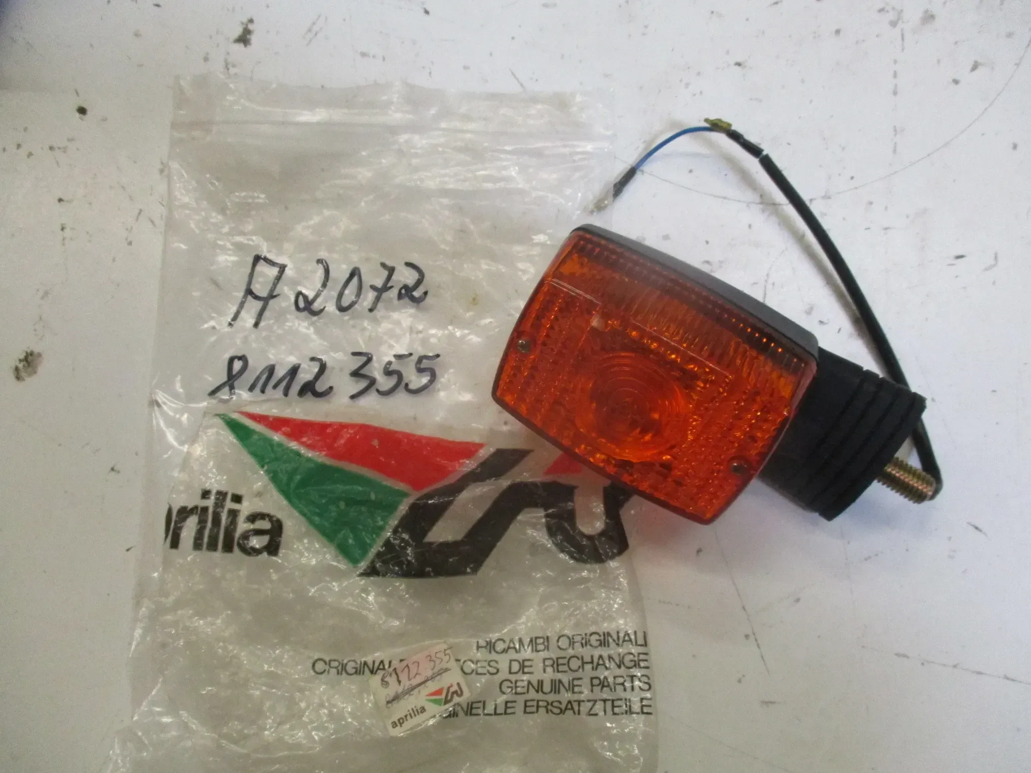 A2072 Aprilia ETX 350_Pegaso 600 Blinker hinten 8112355 links - Bild 1