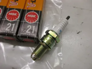 F170 VW Golf I Zündkerzen NGK BUR5ET-10 V-Line 4x Motor - Bild 4