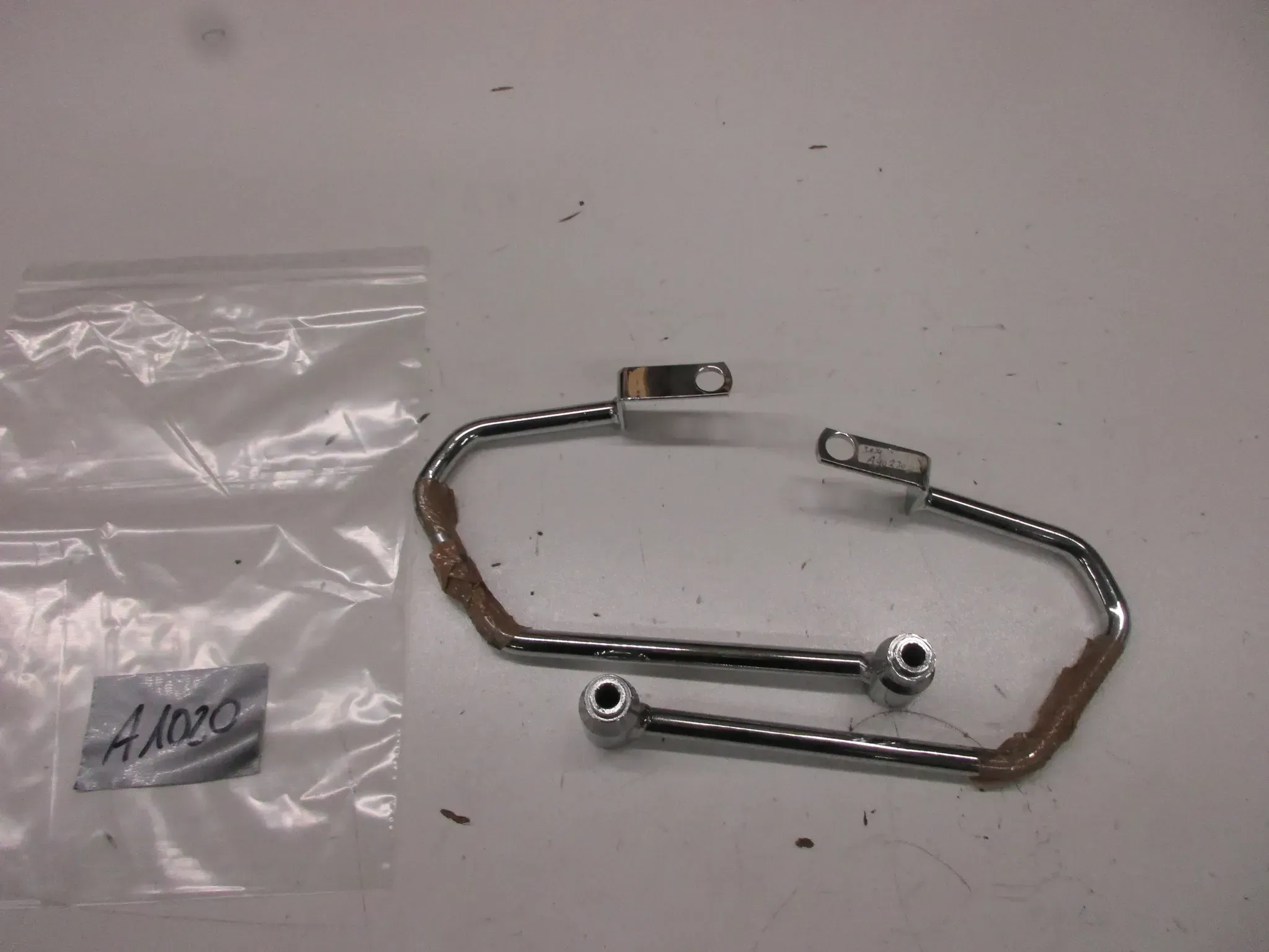 A1020 Yamaha XV 535 Virago Kofferhalter rechts links Rahmen Halter Kofferhalter Rahmen - Bild 1