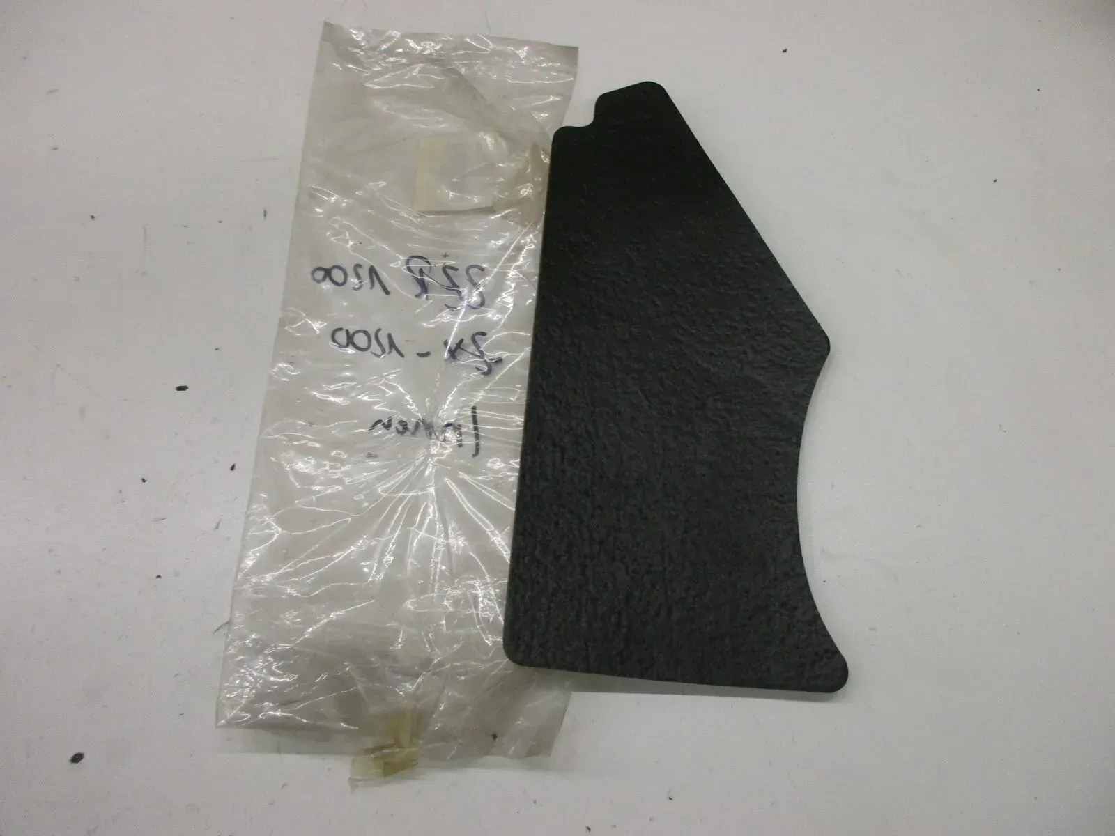 R8. Kawasaki ZZR 1200 ZXT20C Tankpad innen Tankschutz Benzintank 39156-1714 - Bild 1