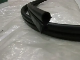A186. Suzuki AN 650 Dichtung Gummiband Sitzbank Sitz Profil 45211-10G00 - Bild 3