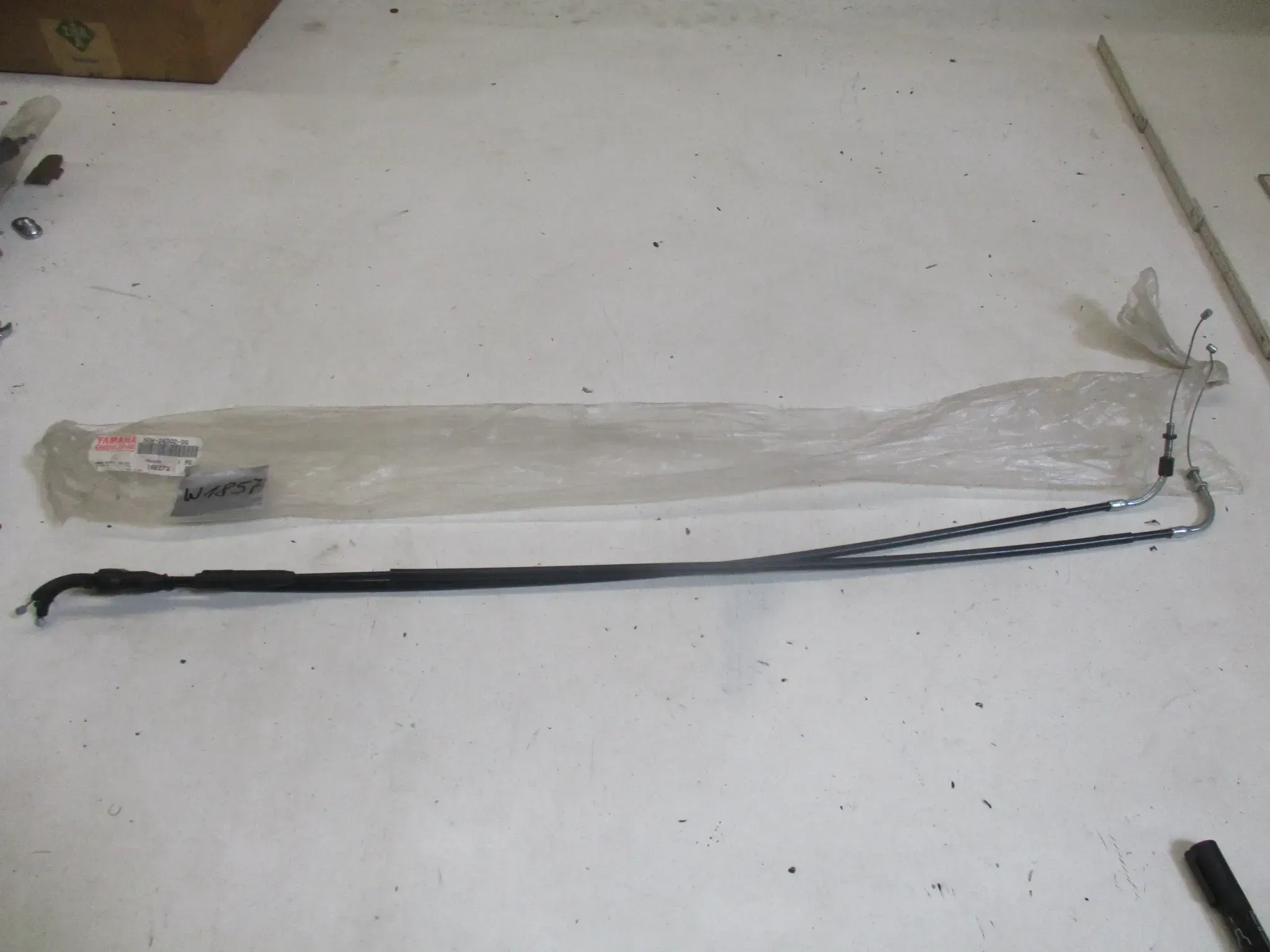 W1857 Yamaha FZS 600 Fazer Bj.98-01 Gaszug Bowdenzug 5DM-26302-00 - Bild 1