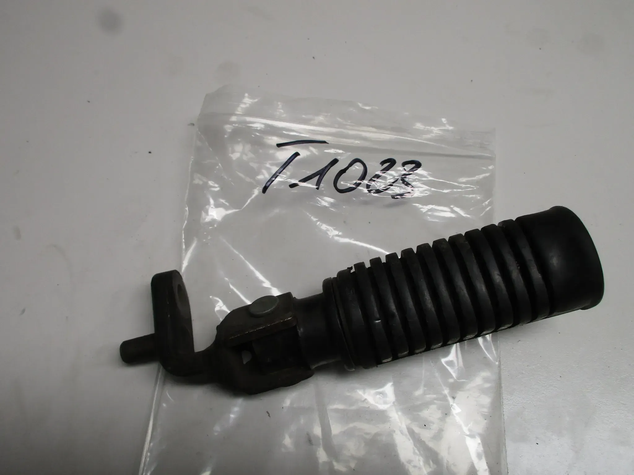 T1023 Honda CB 450 N PC14 Fußrastenhalter vorne rechts Fahrerraste - Bild 1