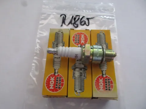 Background image for R1865 NGK B-10H Simson Sachs Piaggio Zündkerzen Ø 14 mm Oldtimer Motor