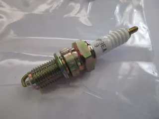 R1870 NGK DP9EA-9 Kymco Gilera Zündkerze 6629 Motor - Bild 3