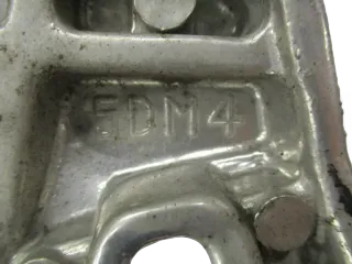 2. Yamaha FZS 600 Fazer RJ 02 Fußraste hinten links mit Halter - Bild 4