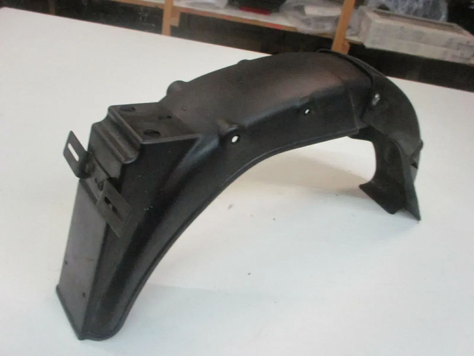 4. SUZUKI GSX 400 E GK 53 C Verkleidung Fender Schutzblech hinten Kotflügel - Bild 1