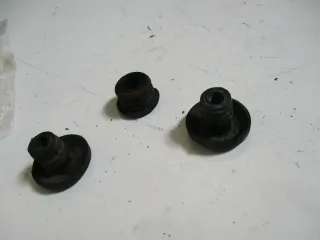Ducati 600 SS  ZDM600S SuperSport Gummistutzen Rahmen Abdeckung Blende Deckel - Bild 2