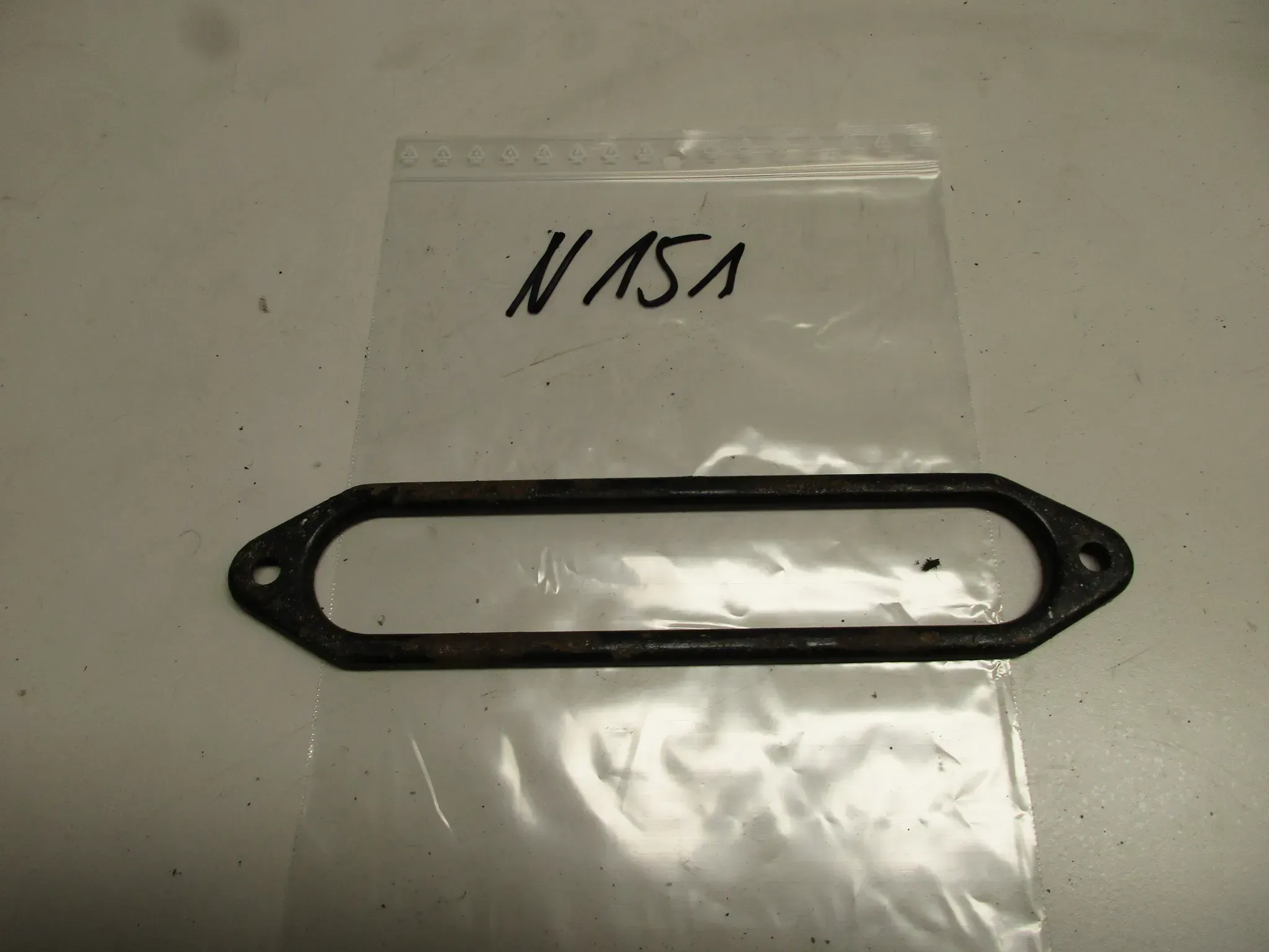 N151 BMW R 100 R 80 Halter Blende Batteriekasten Rahmen - Bild 1